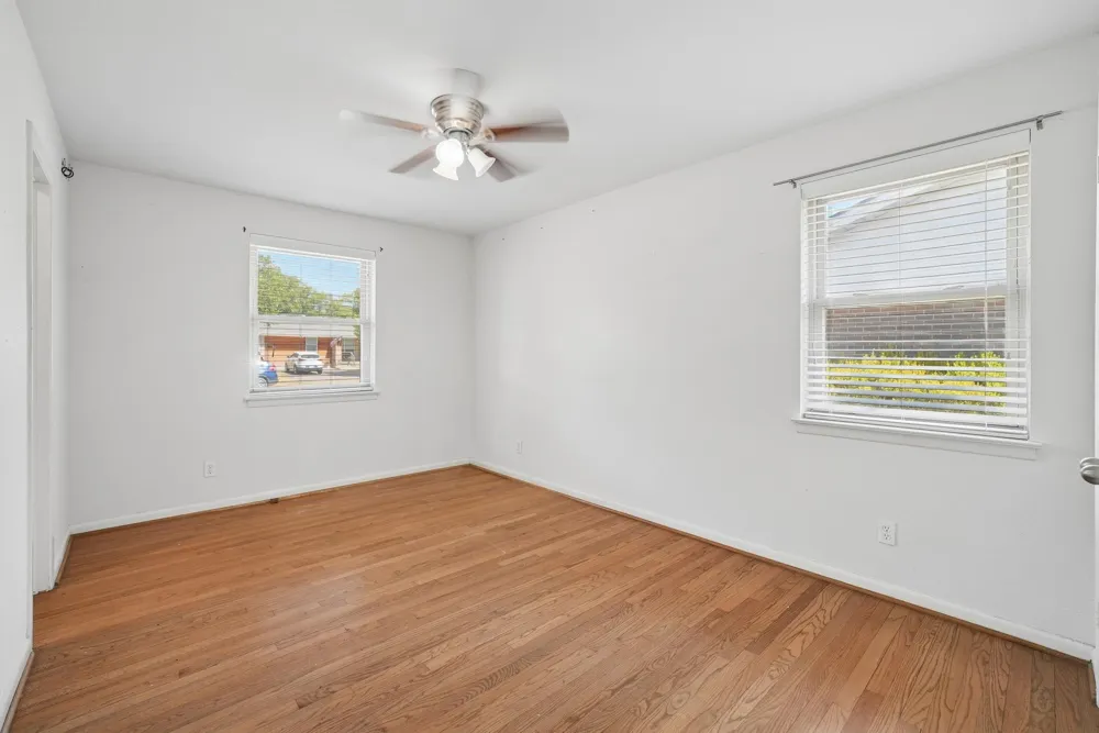 2604 Globe Avenue Dallas, TX 75228