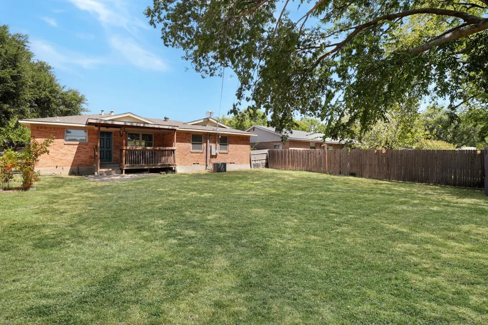 2604 Globe Avenue Dallas, TX 75228