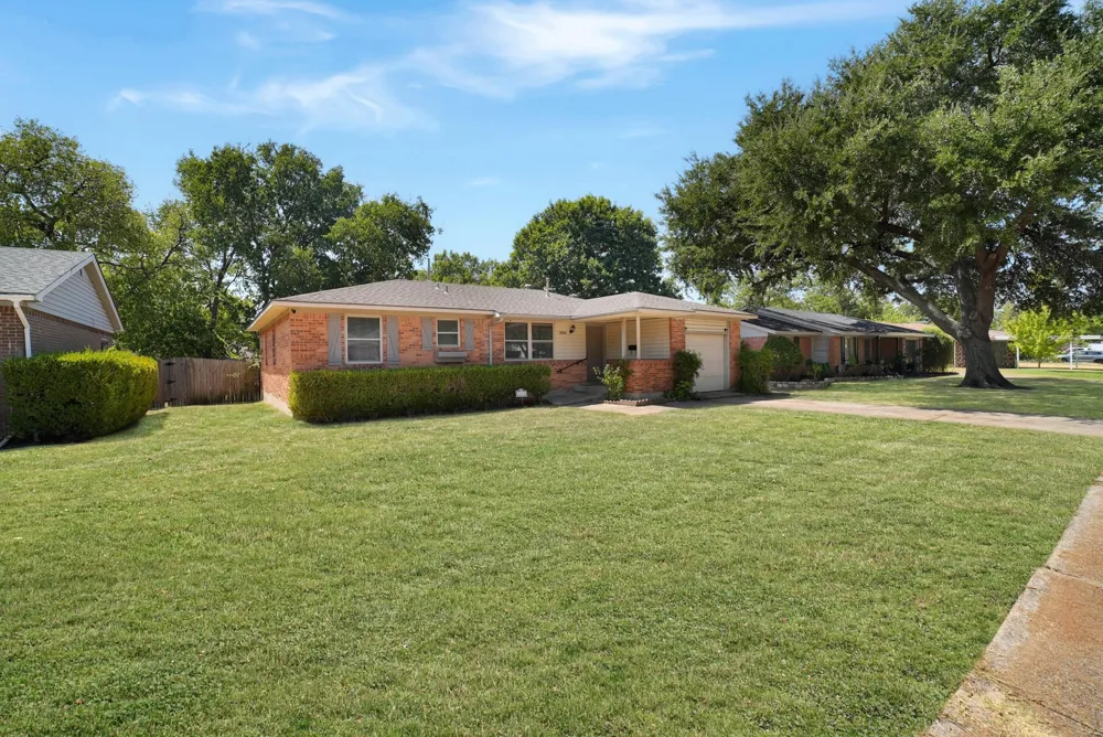 2604 Globe Avenue Dallas, TX 75228