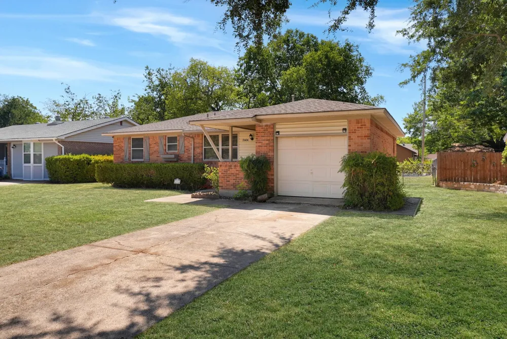 2604 Globe Avenue Dallas, TX 75228
