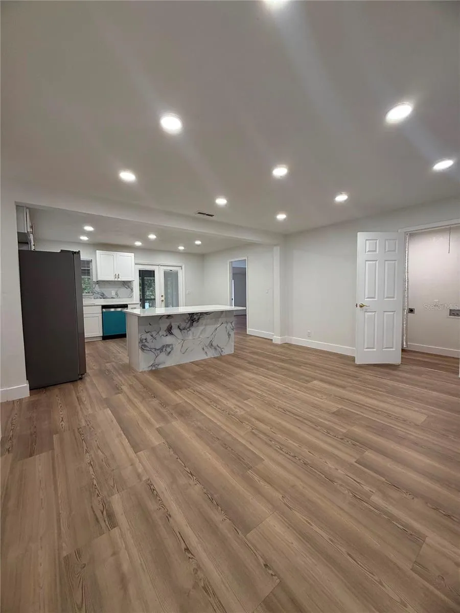 6810 OAKDALE DRIVE Tampa, FL 33610