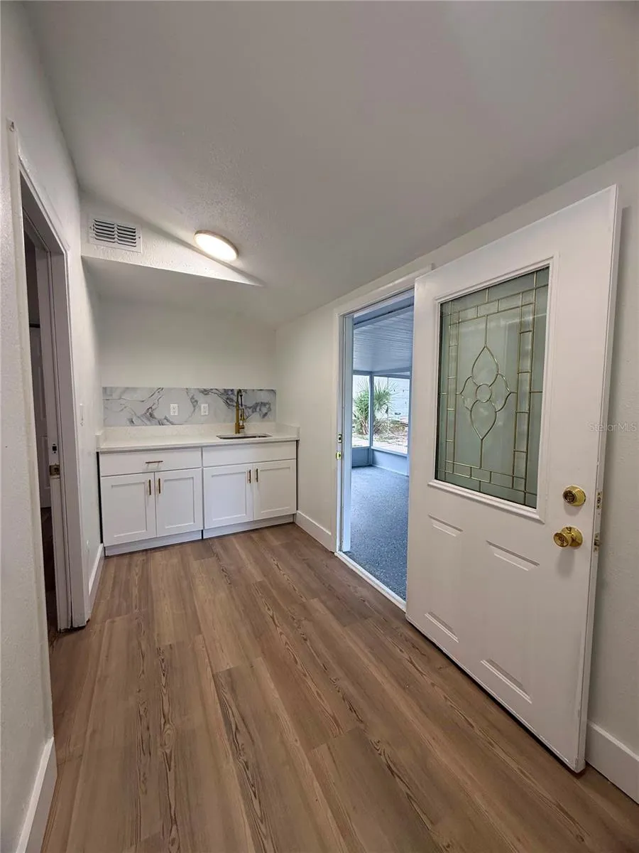 6810 OAKDALE DRIVE Tampa, FL 33610
