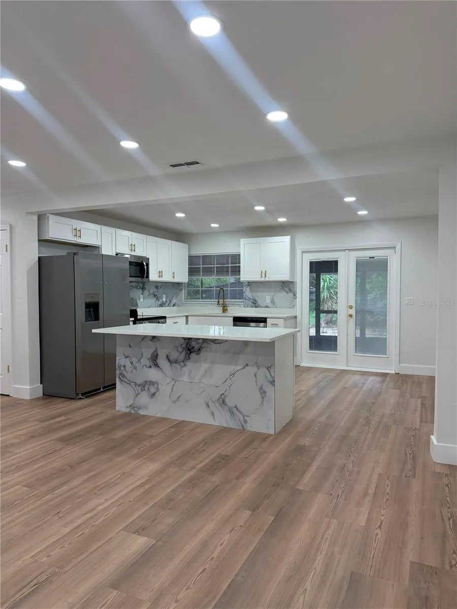 6810 OAKDALE DRIVE Tampa, FL 33610