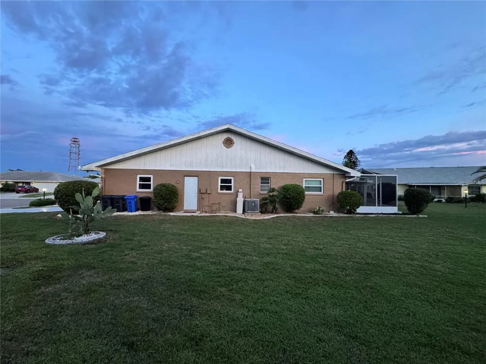 1008 YELLOWBIRD PLACE Sun City Center, FL 33573