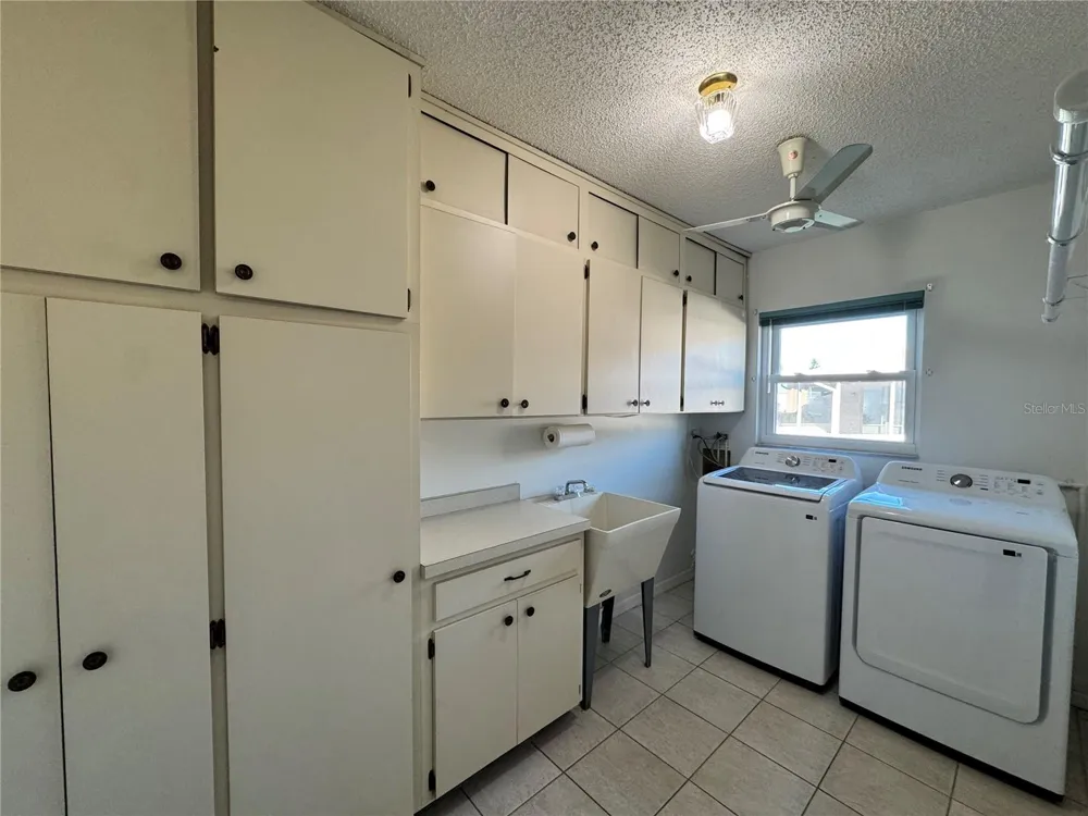 1008 YELLOWBIRD PLACE Sun City Center, FL 33573