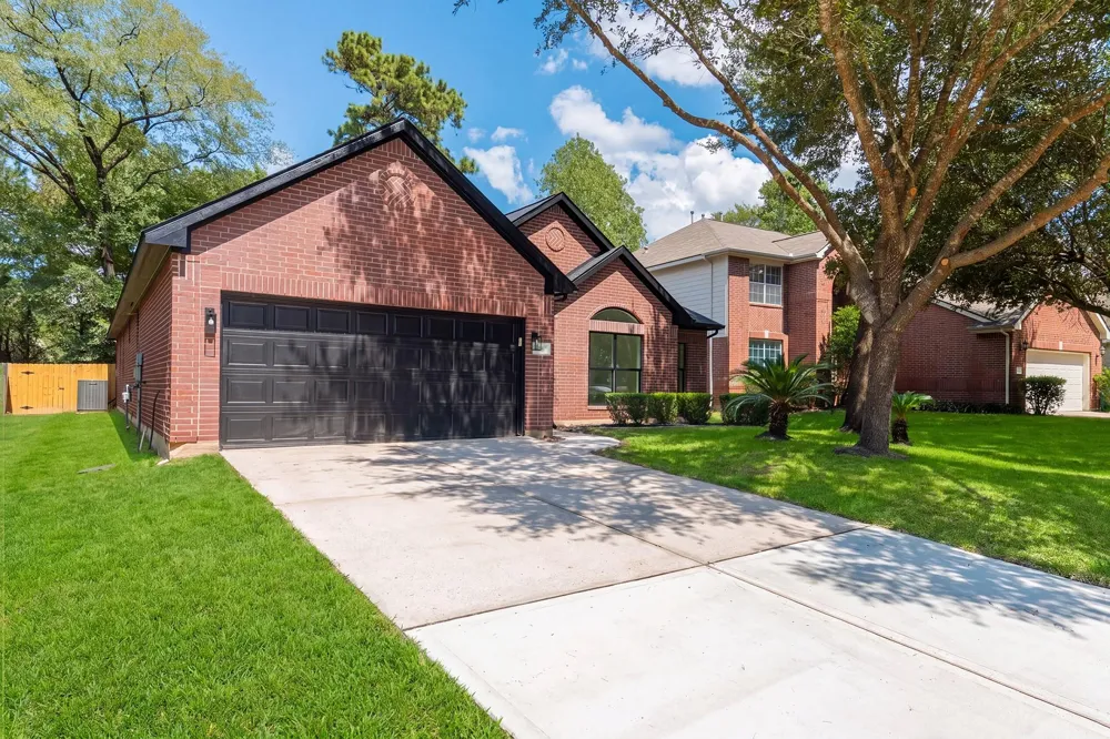 18 Griffin Hill Court The Woodlands, TX 77382