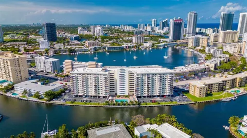 401 Golden Isles Dr #304