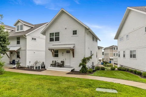 120 Kewatin Court