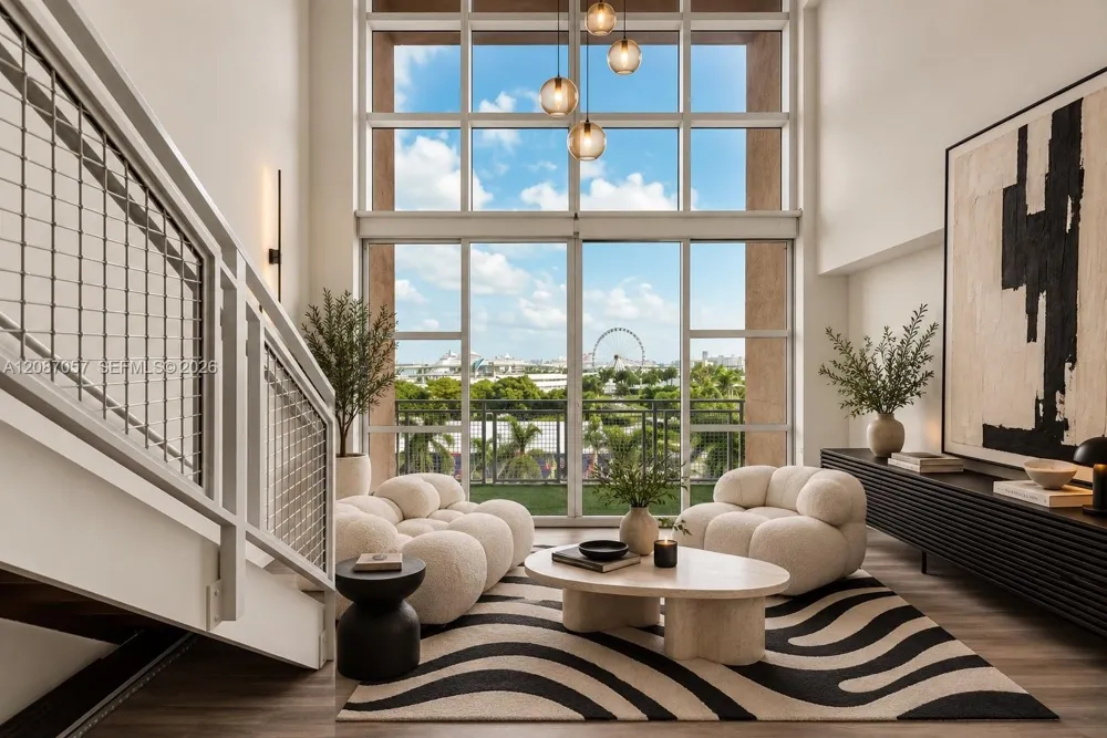 253 NE 2nd St #630 Miami, FL 33132