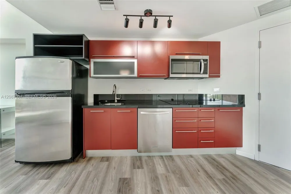 253 NE 2nd St #630 Miami, FL 33132
