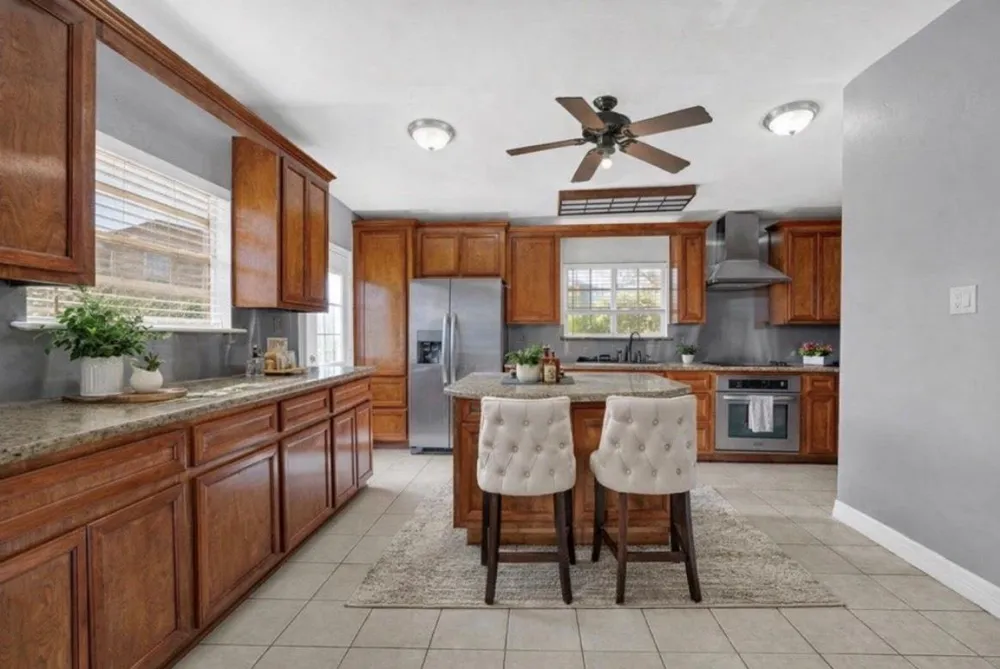 610 12th Street Dickinson, TX 77539