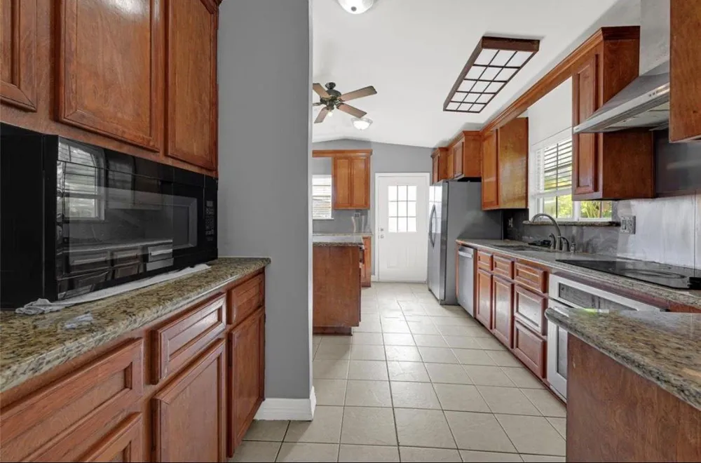 610 12th Street Dickinson, TX 77539