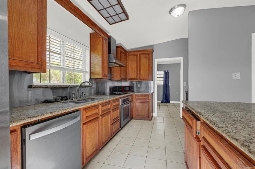 610 12th Street Dickinson, TX 77539