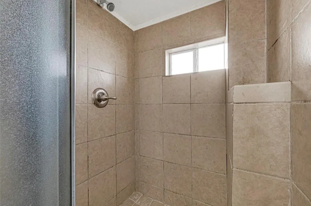 610 12th Street Dickinson, TX 77539