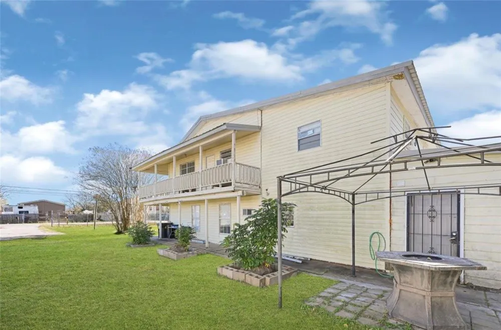 610 12th Street Dickinson, TX 77539
