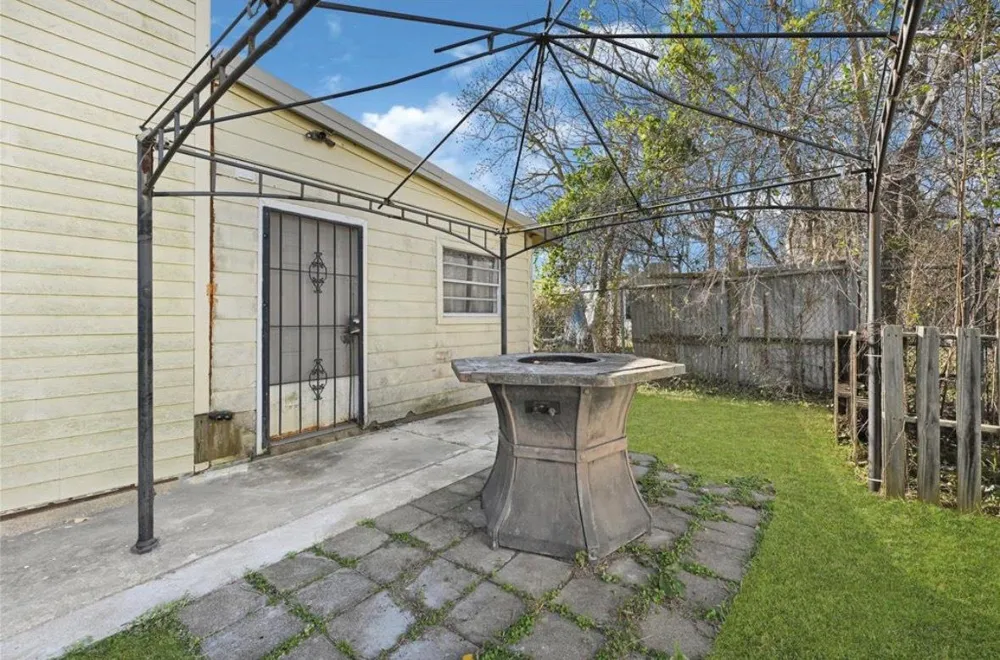610 12th Street Dickinson, TX 77539