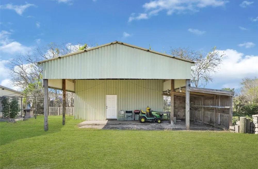 610 12th Street Dickinson, TX 77539