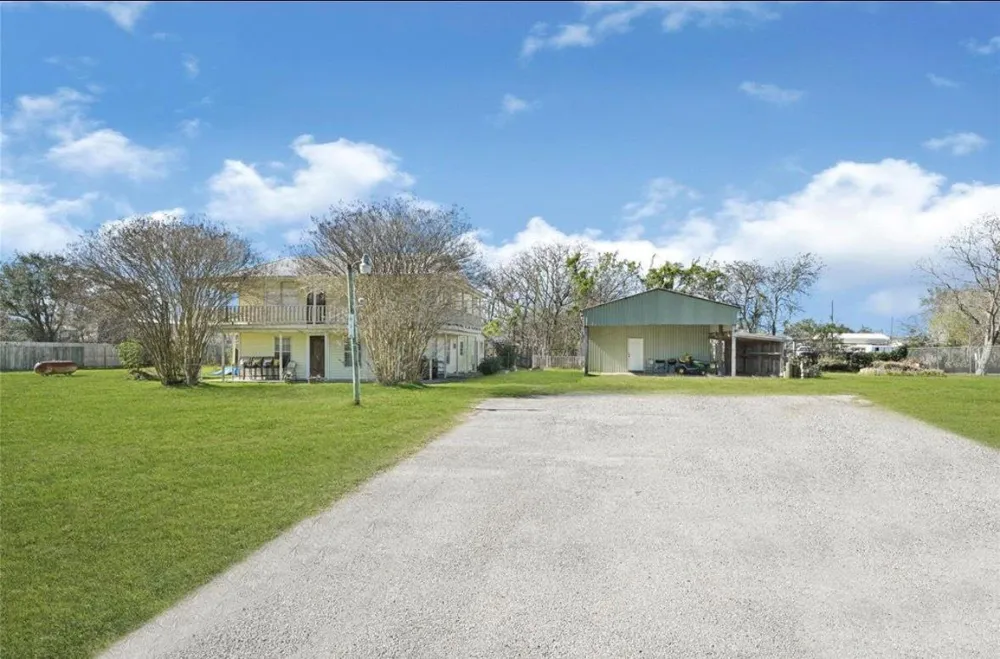610 12th Street Dickinson, TX 77539