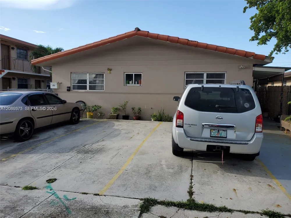 38 W 37th St #38 Hialeah, FL 33012