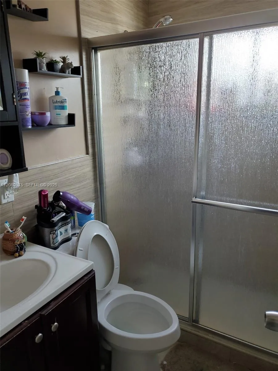 38 W 37th St #38 Hialeah, FL 33012
