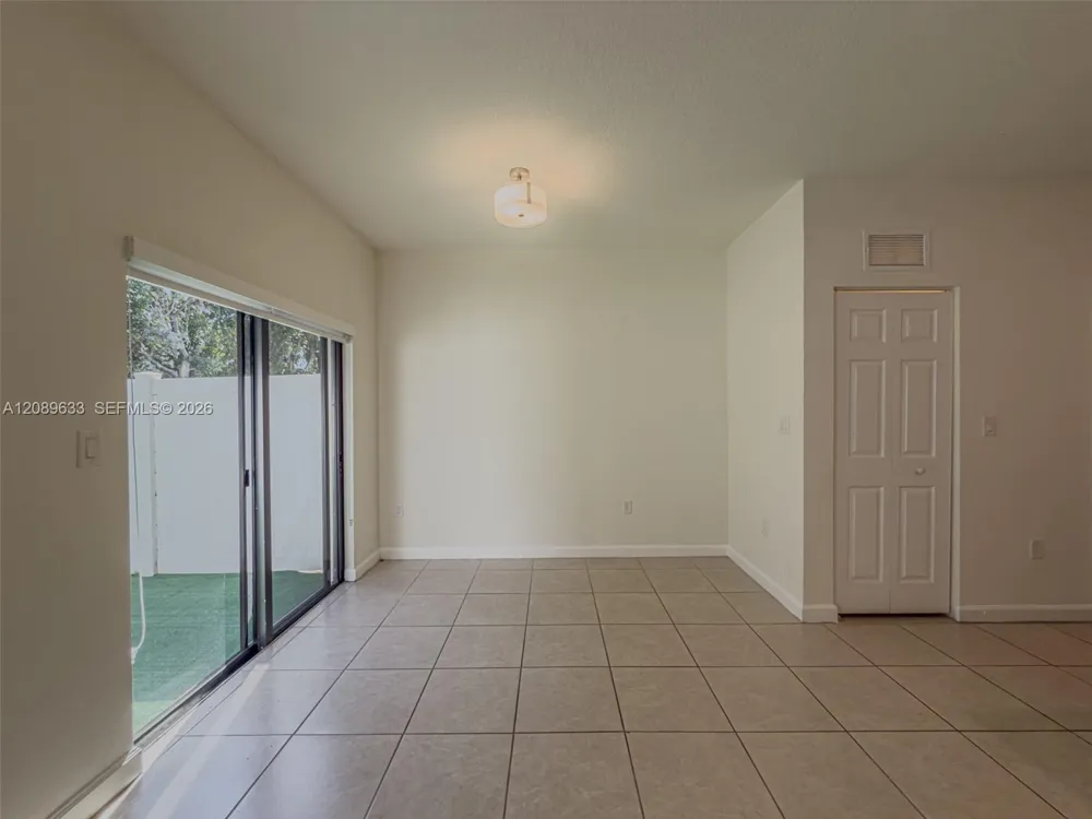 10629 W 32nd Ln Hialeah, FL 33018