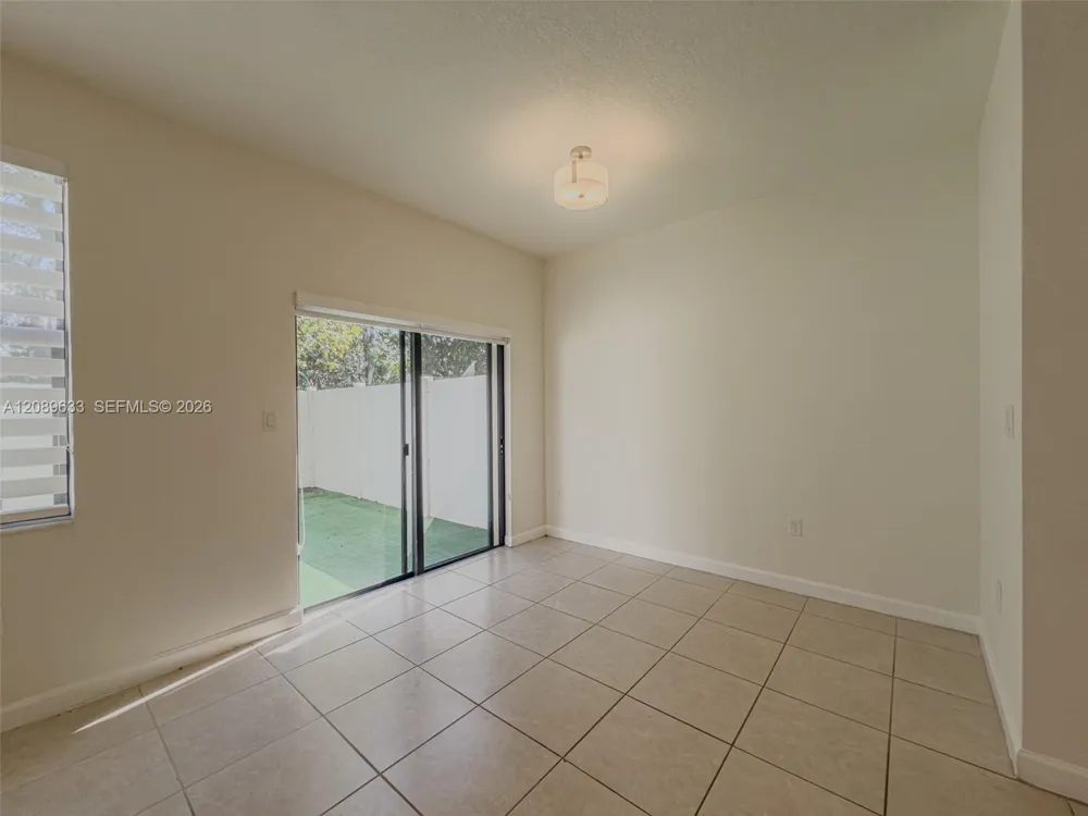 10629 W 32nd Ln Hialeah, FL 33018