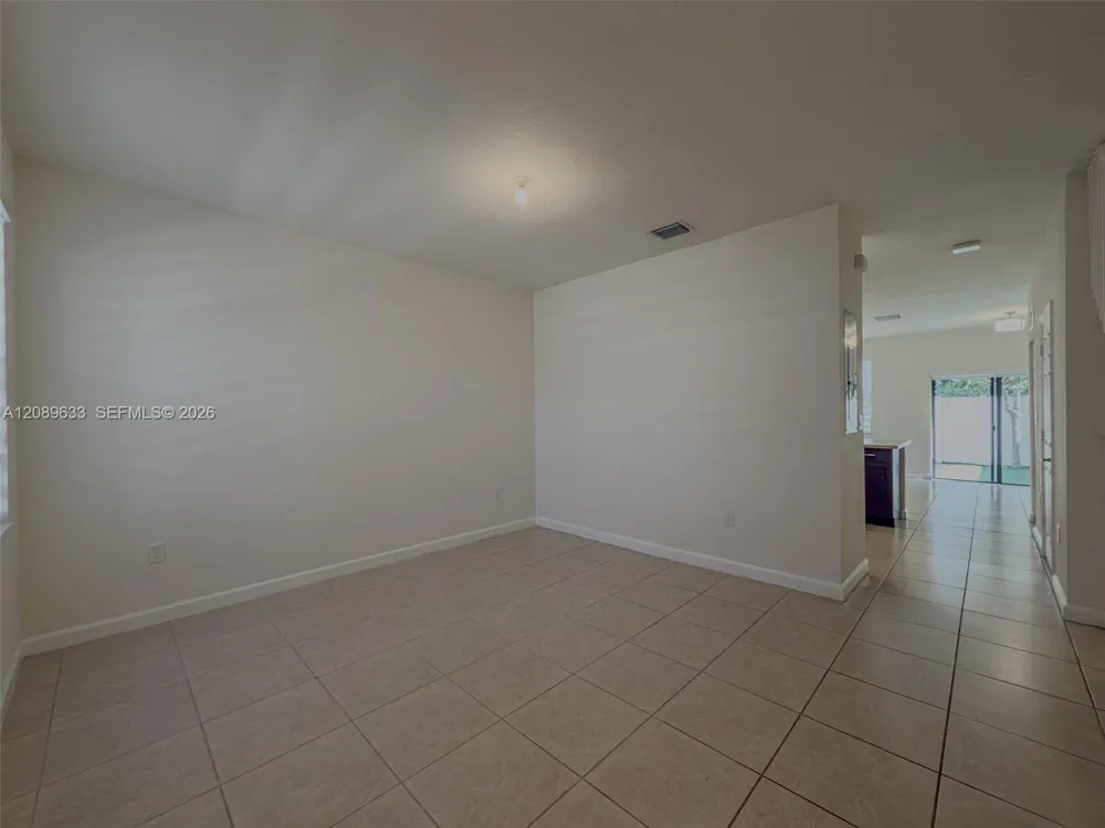 10629 W 32nd Ln Hialeah, FL 33018