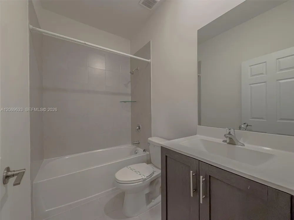 10629 W 32nd Ln Hialeah, FL 33018