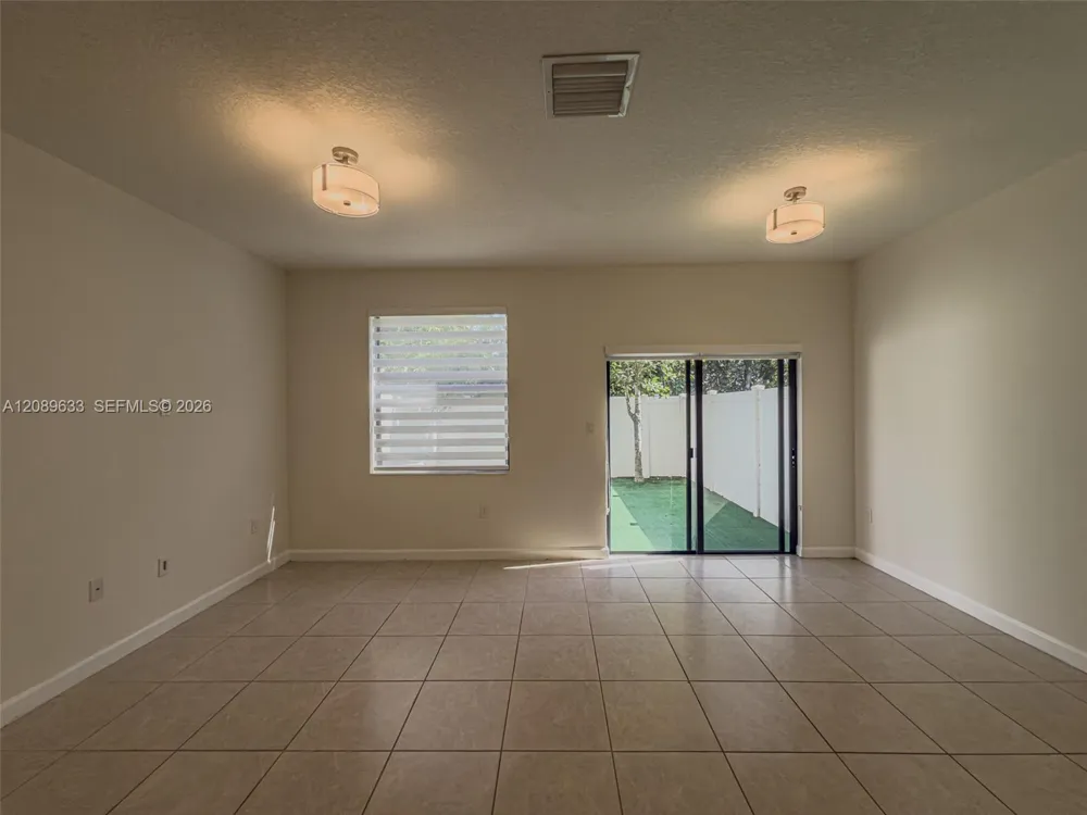10629 W 32nd Ln Hialeah, FL 33018