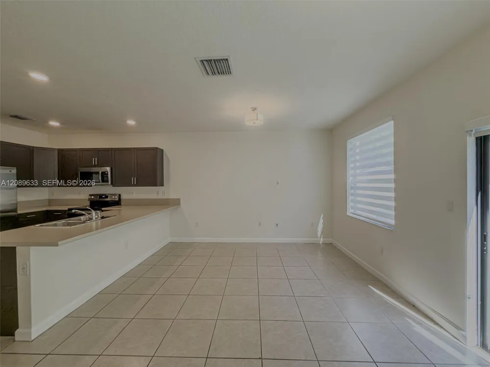 10629 W 32nd Ln Hialeah, FL 33018