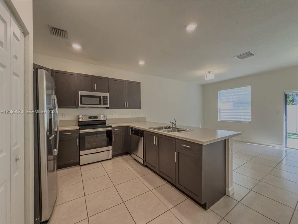 10629 W 32nd Ln Hialeah, FL 33018