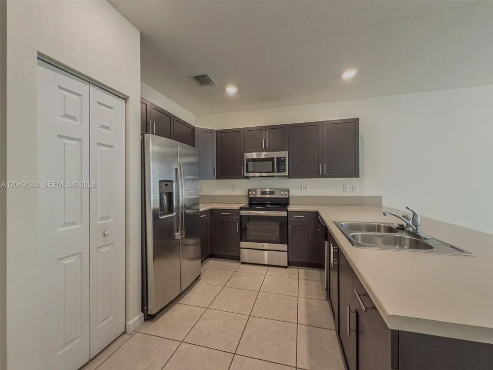 10629 W 32nd Ln Hialeah, FL 33018