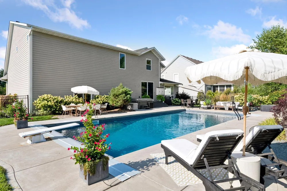 2901 Fairway Drive Chaska, MN 55318