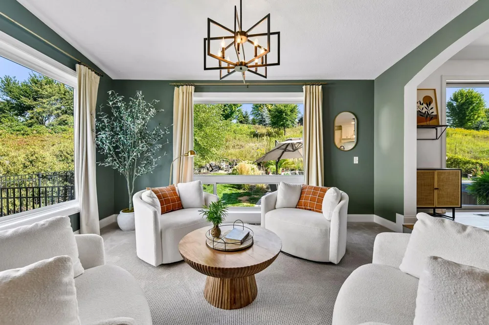 2901 Fairway Drive Chaska, MN 55318