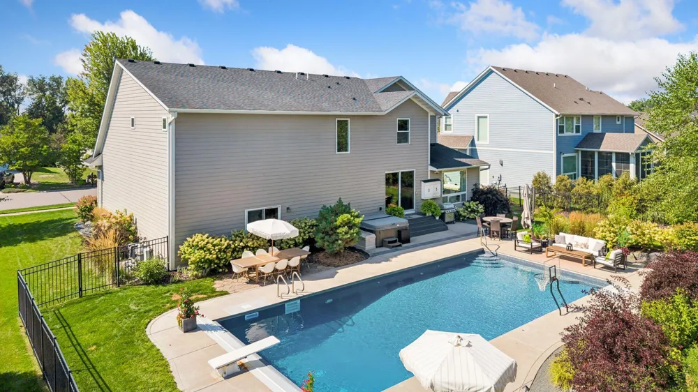2901 Fairway Drive Chaska, MN 55318