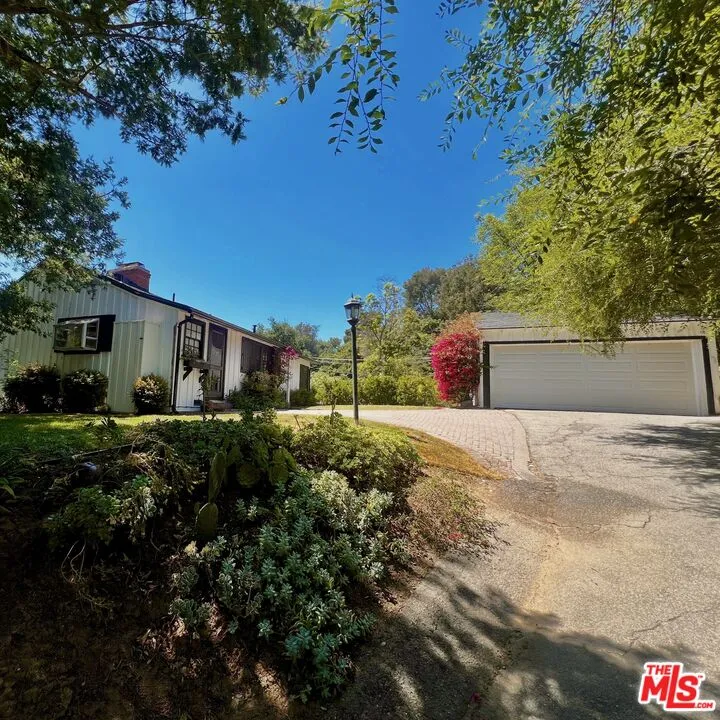 2828 Laurel Canyon Place Los Angeles, CA 90046