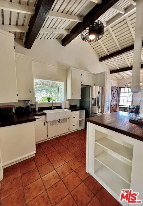 2828 Laurel Canyon Place Los Angeles, CA 90046