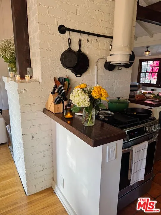 2828 Laurel Canyon Place Los Angeles, CA 90046