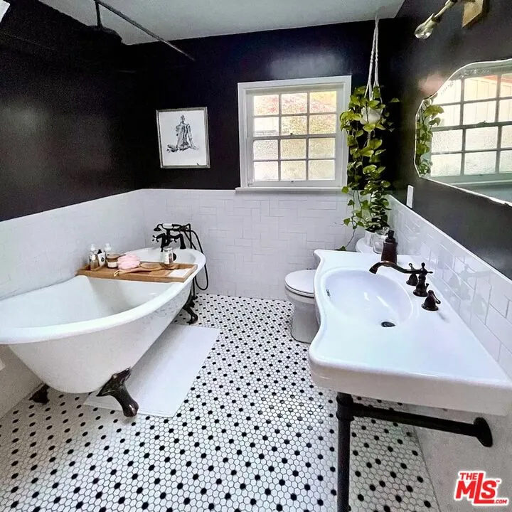 2828 Laurel Canyon Place Los Angeles, CA 90046
