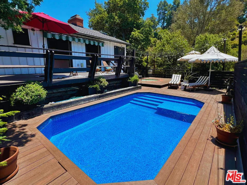 2828 Laurel Canyon Place Los Angeles, CA 90046