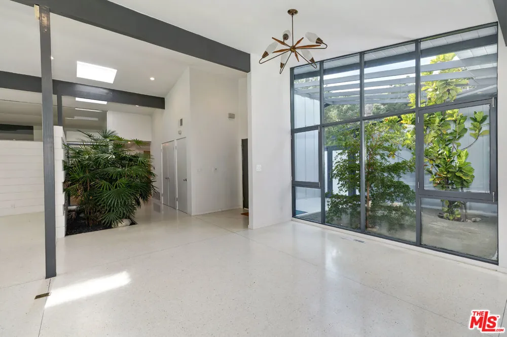 7560 Lolina Lane Los Angeles, CA 90046