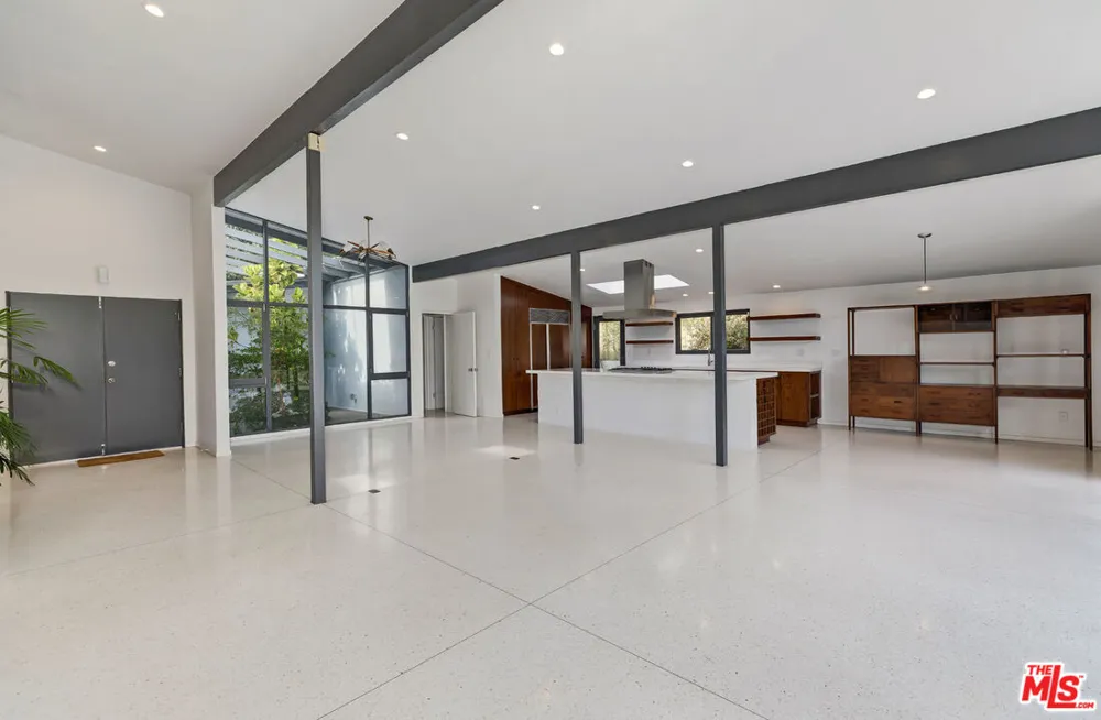7560 Lolina Lane Los Angeles, CA 90046