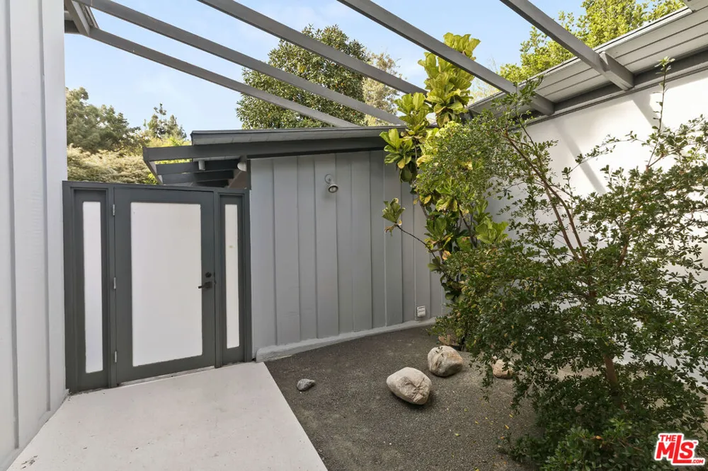 7560 Lolina Lane Los Angeles, CA 90046