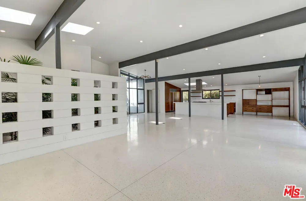 7560 Lolina Lane Los Angeles, CA 90046