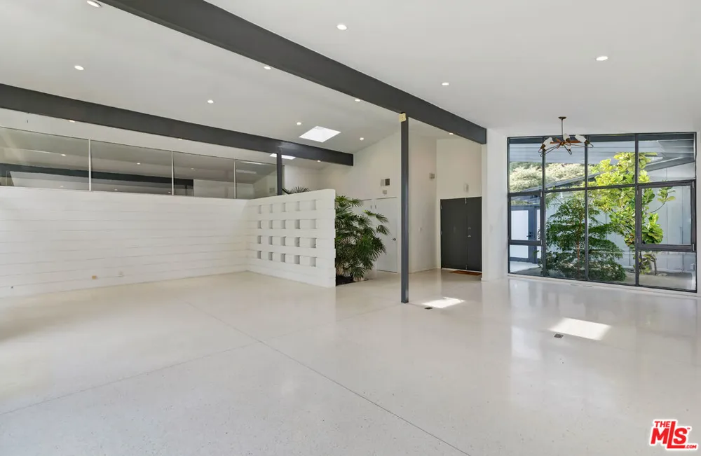 7560 Lolina Lane Los Angeles, CA 90046