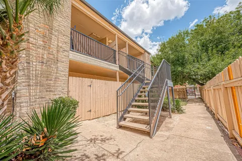 8201 Richmond Avenue #21