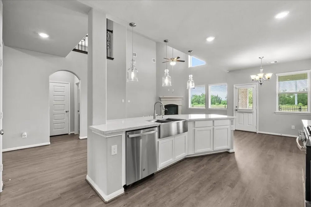 1833 Kenley Way Alvin, TX 77511