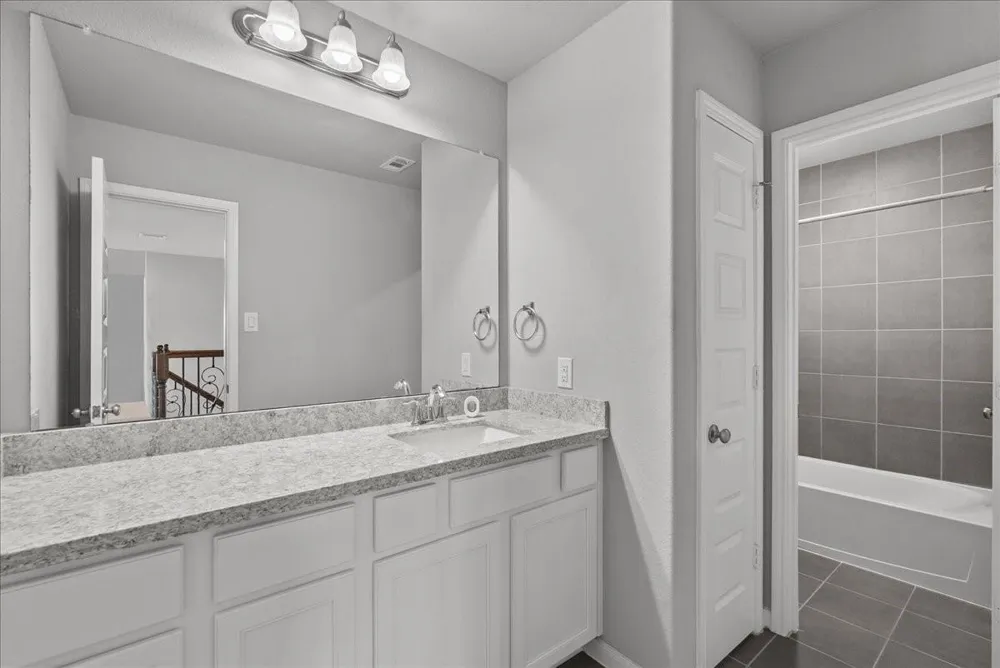 1833 Kenley Way Alvin, TX 77511