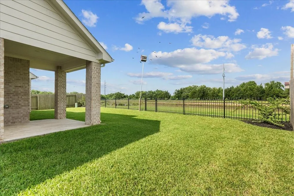 1833 Kenley Way Alvin, TX 77511