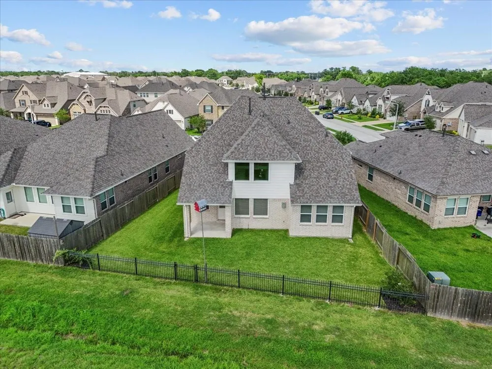 1833 Kenley Way Alvin, TX 77511